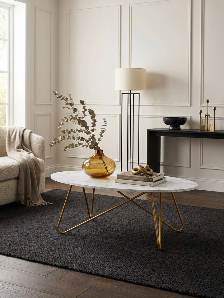 Ovaler Sofatisch 120x60 cm von oben betrachtet, zeigt die großzügige Marmor-Optik Oberfläche als Mittelpunkt einer modernen und gemütlichen Wohnzimmereinrichtung._