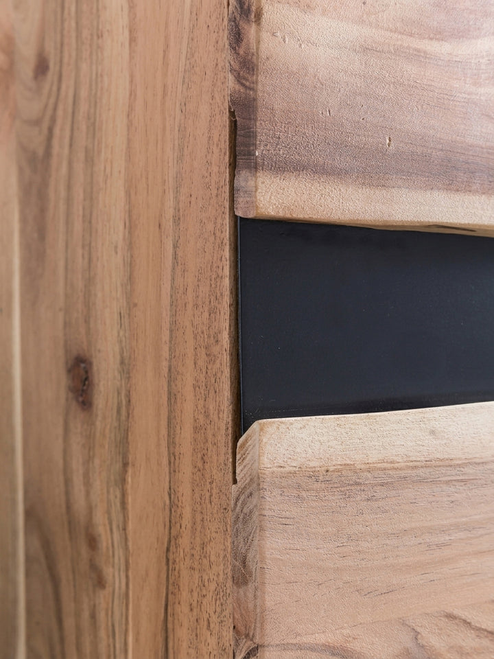 Maßskizze des Sideboards Akazie massiv: Breite 148 cm, Höhe 85 cm, Tiefe 43 cm. Die genauen Abmessungen garantieren eine passgenaue Planung für Ihr Esszimmer oder den Flur._