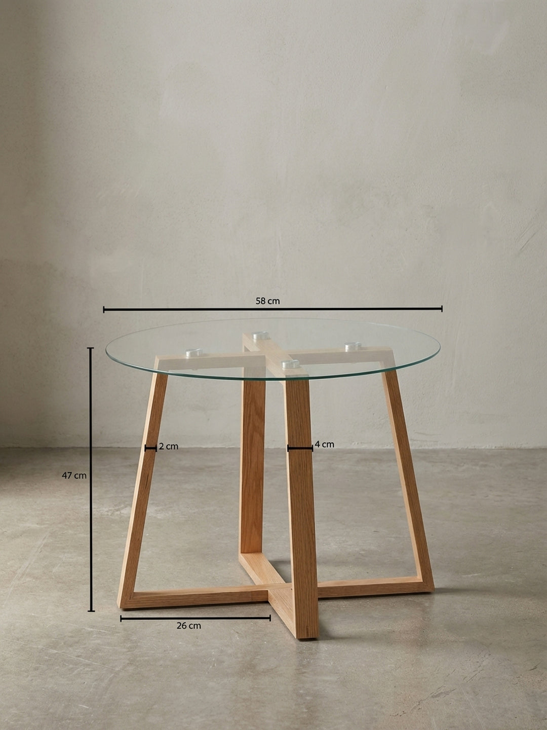 Technische Zeichnung des runden Couchtisches mit exakten Maßen: Höhe 47 cm, Breite 58 cm, Tiefe 58 cm. Perfekt zur Planung des Platzbedarfs im Wohnzimmer._