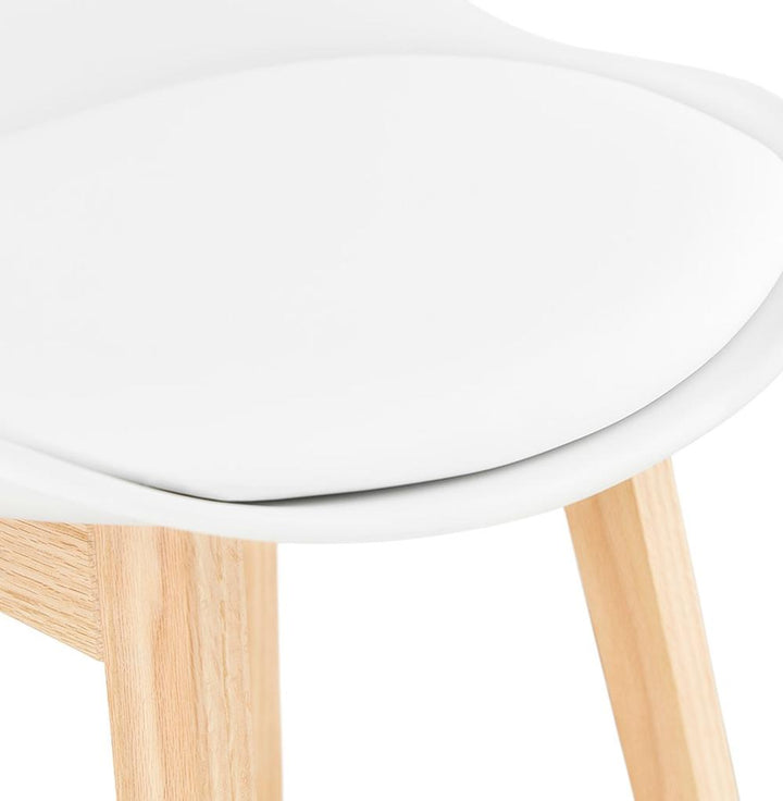Tresenhocker Detail - Breite Sitzfläche 44 cm - 3 cm Polsterung - skandinavisches Design - ideal für lange Sitzungen_