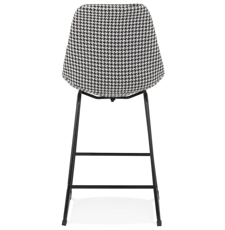Hahnentritt Designhocker in Anwendung - An 85-95 cm Tresen - 40 cm Sitztiefe für komfortables Arbeiten und Essen - MINORO MINI_