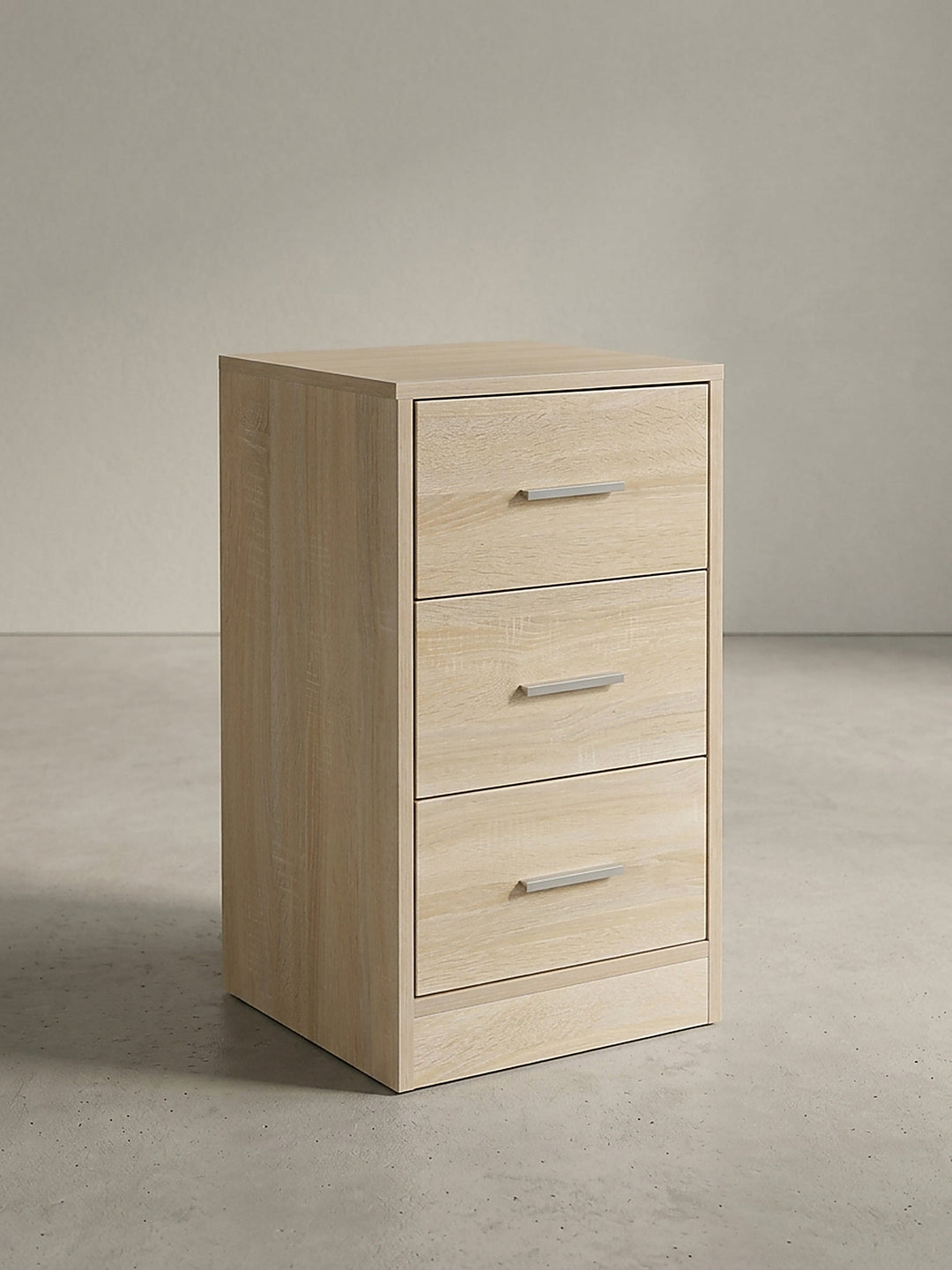 Gesamteindruck des kompakten 38x68x35 cm Nachttischs in heller Eichenoptik als praktische Ergänzung für ein aufgeräumtes Schlafzimmer._