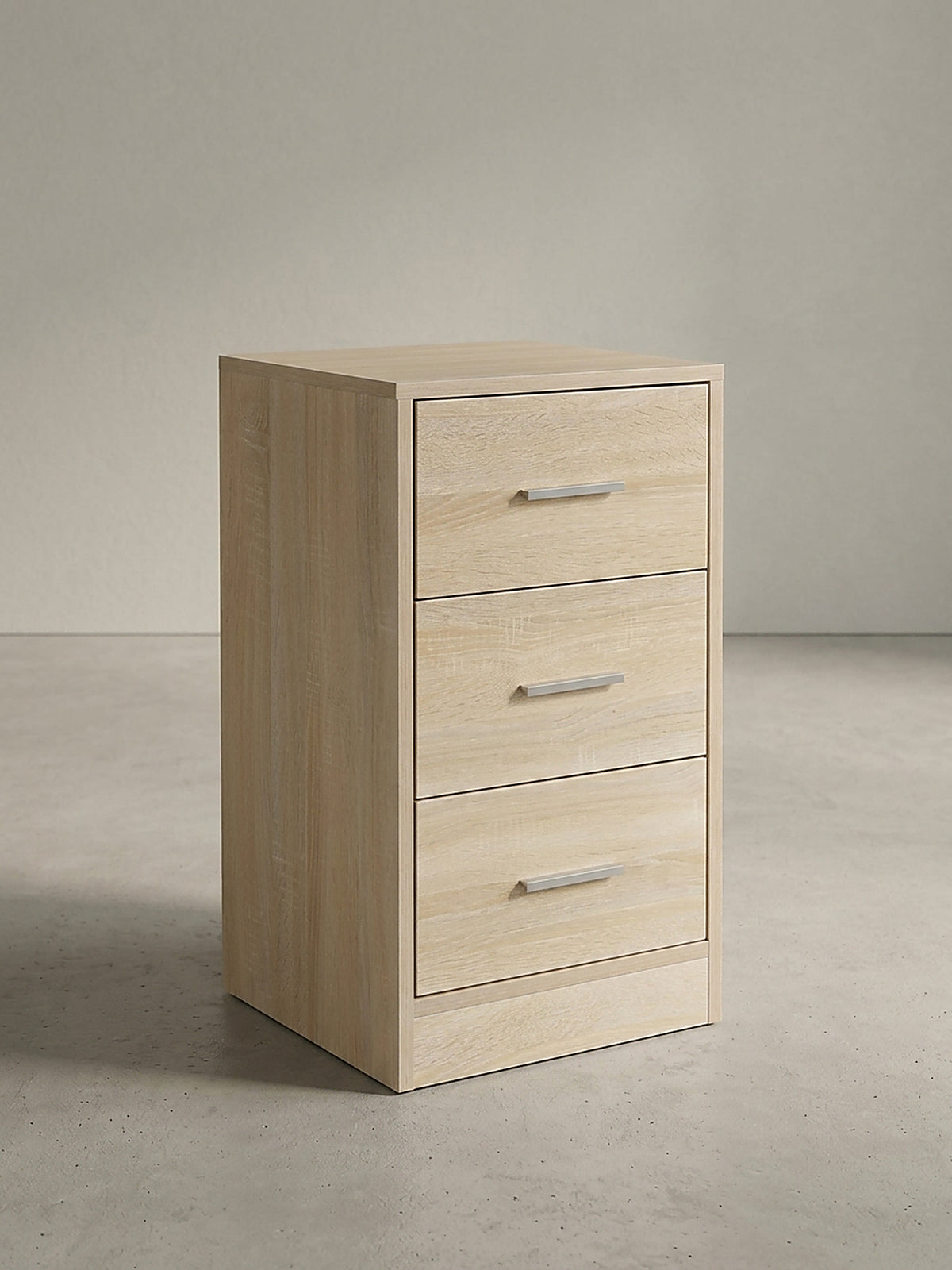 Gesamteindruck des kompakten 38x68x35 cm Nachttischs in heller Eichenoptik als praktische Ergänzung für ein aufgeräumtes Schlafzimmer._