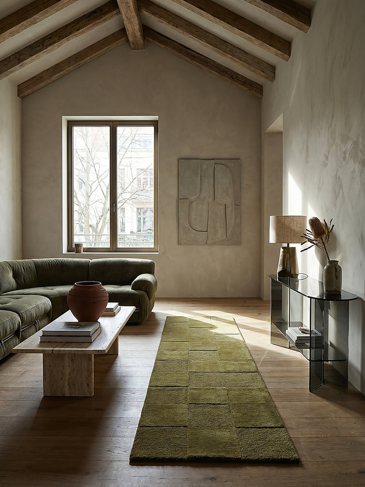 Teppich Erdtöne-Grün Läufer im modernen Wohnzimmer Einrichtungsidee_