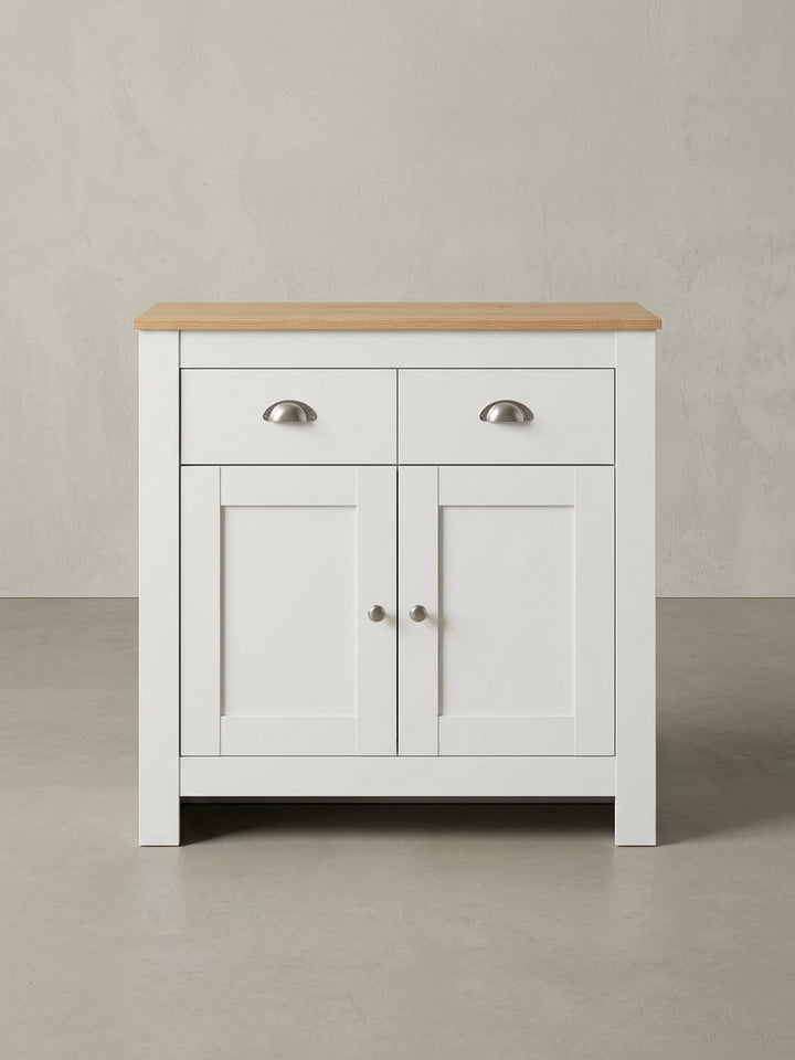 Schubladenkommode aus der Dreiviertel-Perspektive, die die Tiefe von 34,5 cm und die eleganten Aluminiumgriffe im Muscheldesign zeigt._