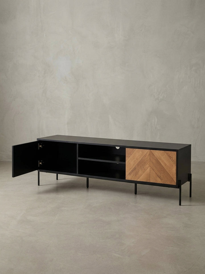 Fernsehkommode mit zwei Türen und offenen Fächern, eine elegante Kombination aus Funktionalität und Design in Schwarz und dunkler Eichenoptik._