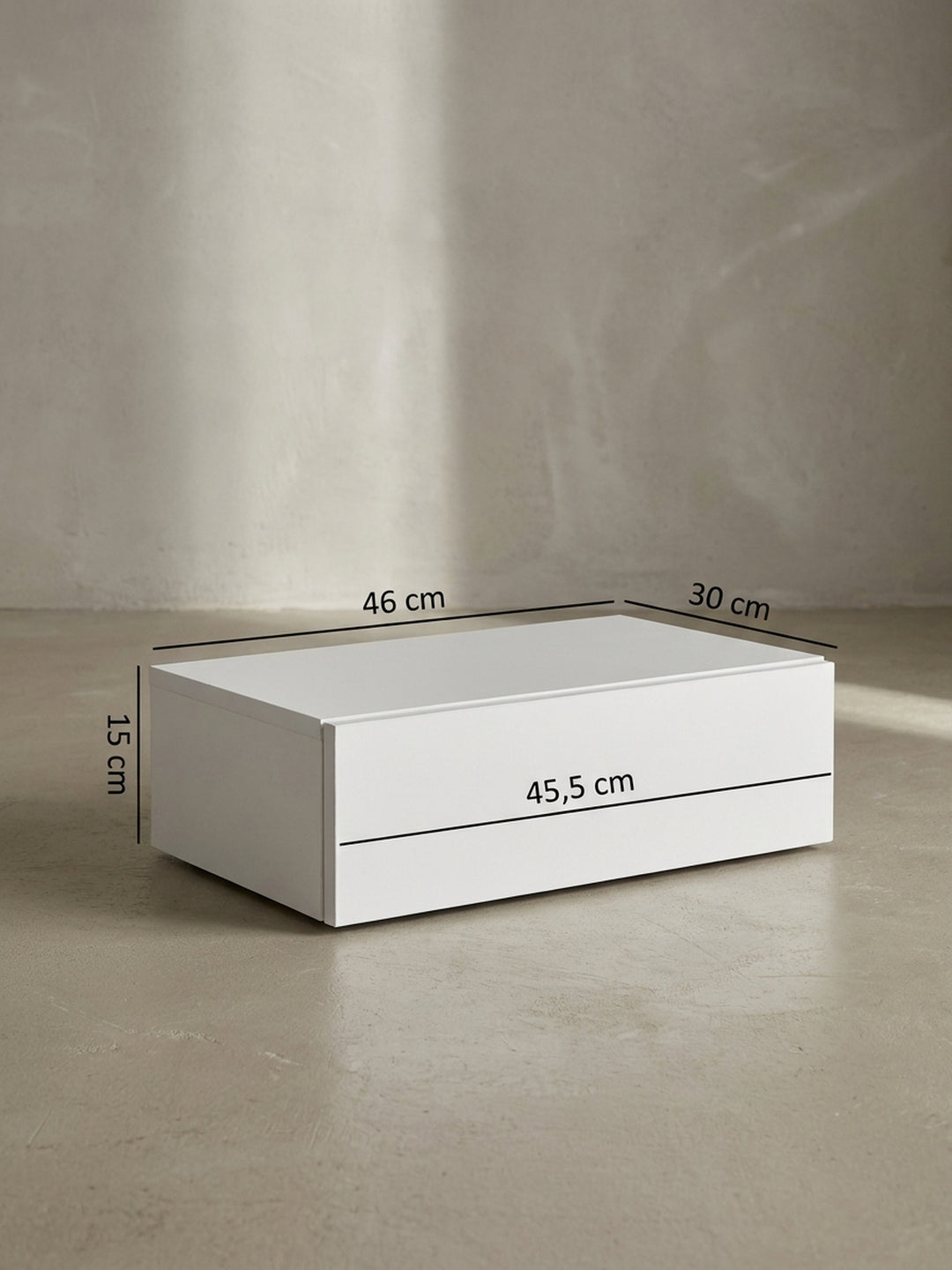Maßskizze des weißen Nachttisches mit exakten Abmessungen von 46 cm Breite, 15 cm Höhe und 30 cm Tiefe für die präzise Planung an der Wand_