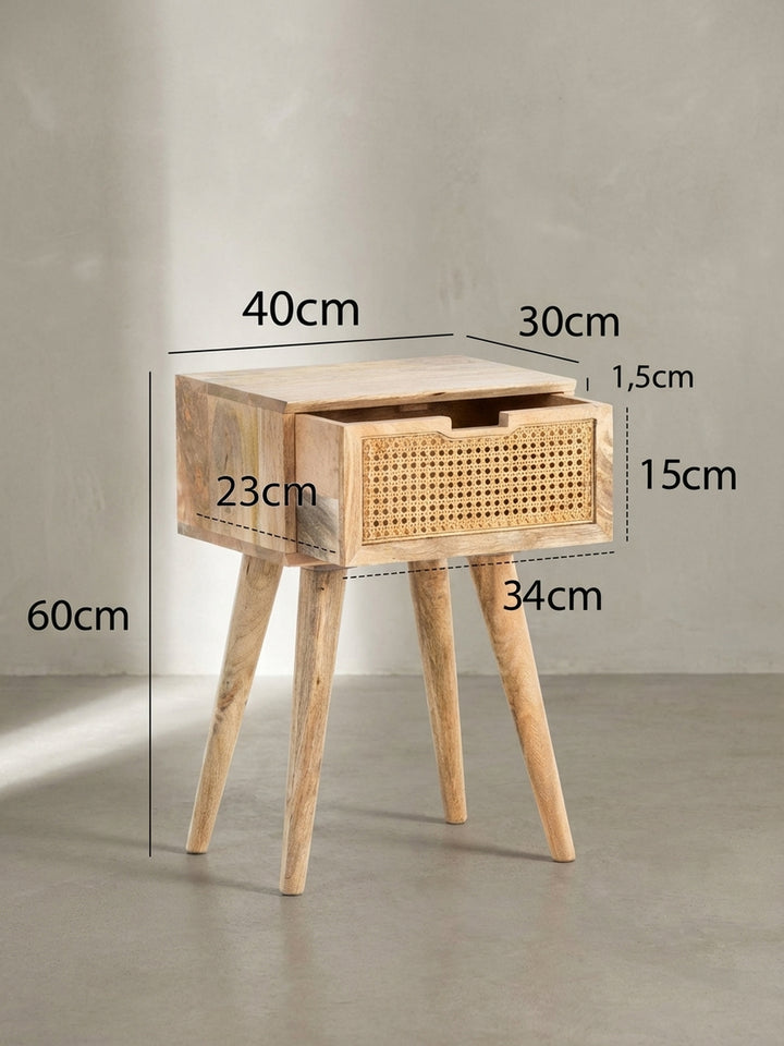 Nachttisch mit exakten Abmessungen: Eine Gesamthöhe von 60 cm, Breite von 40 cm und Tiefe von 30 cm, ideal als Nachtkommode für Boxspringbetten._