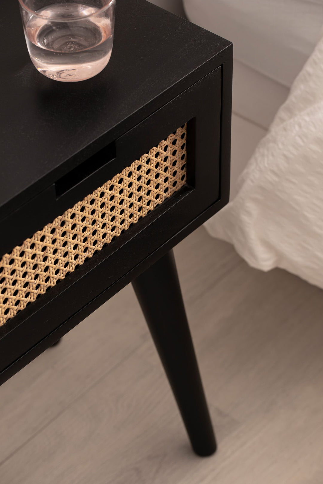 Nachttisch – Mango Massivholz/Rattan, 40x60x30 cm, Schwarz, 1 Schublade, Wiener Geflecht