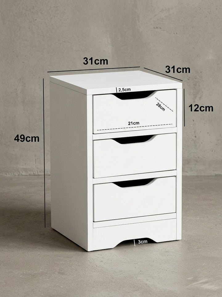 Detailansicht der Rückseite und Kantenverarbeitung der weißen Schlafzimmer-Kommode. Die sauberen Abschlüsse der melaminbeschichteten Spanplatte zeugen von hoher Qualität._