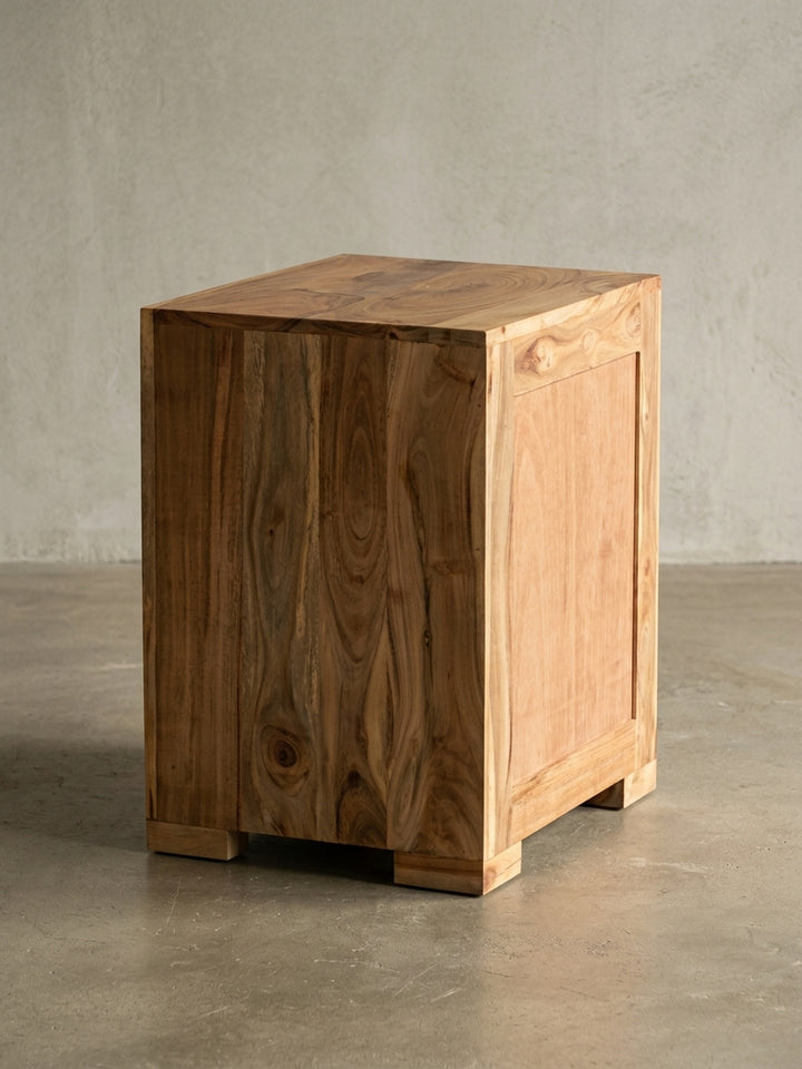 Maßzeichnung Nachttisch Akazie Massivholz natur mit Bemaßung 50x40x60 cm Höhe Breite Tiefe und Detailangaben zur Produktgeometrie_