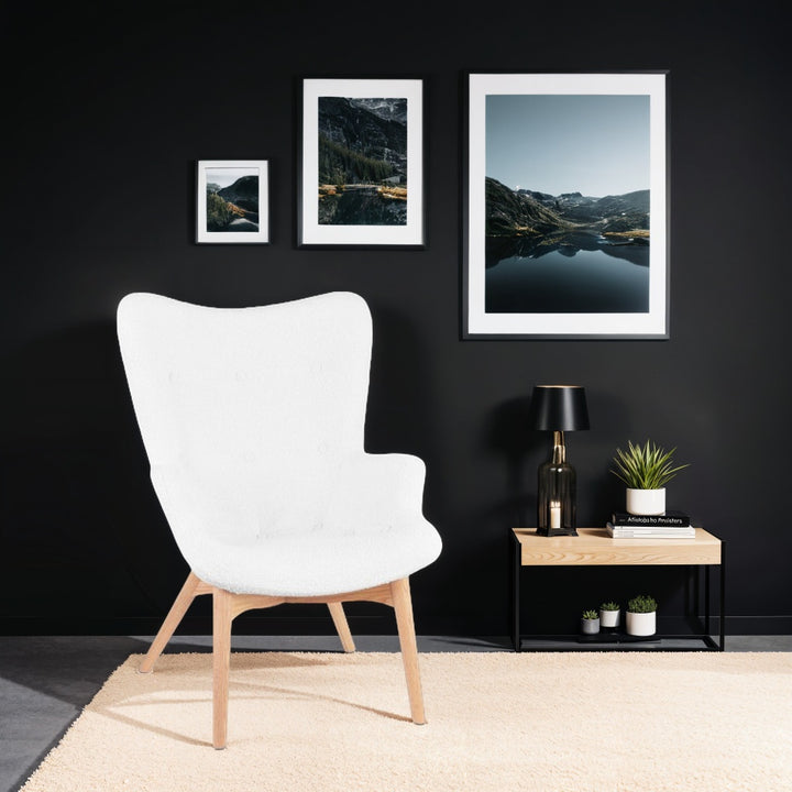 Gemütlicher Lounge-Sessel mit ergonomischer 42cm Sitzhöhe und Flügellehne - skandinavisches Design in Weiß von Kadima Design_