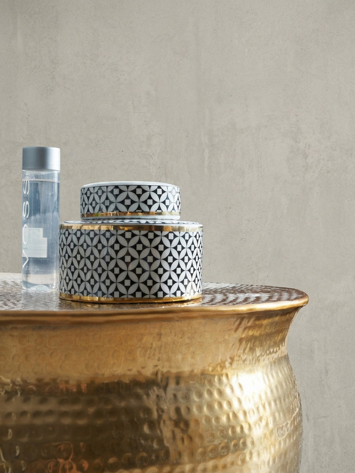 Technische Zeichnung eines runden Couchtisches mit Maßangaben. Der Loungetisch aus goldenem Aluminium misst exakt 75 cm im Durchmesser und hat eine Höhe von 31 cm._