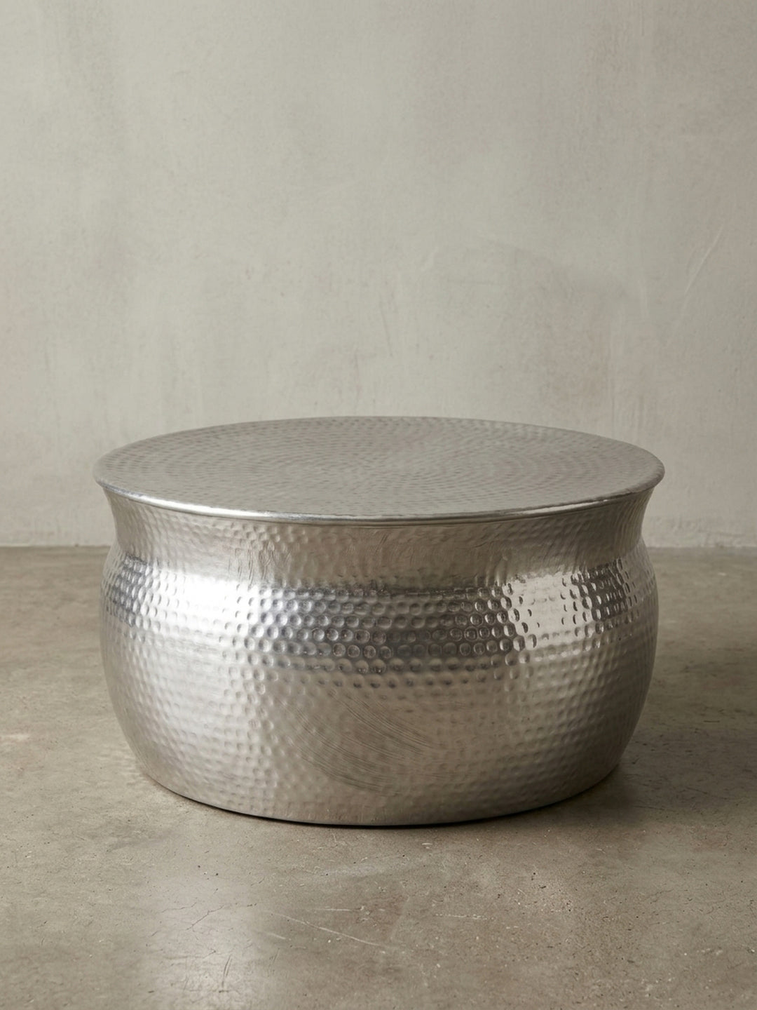 Technische Zeichnung des runden Couchtisches mit exakten Maßen: 75 cm Breite, 75 cm Tiefe und eine flache Höhe von 31 cm für die optimale Planung in Ihrem eigenen Wohnzimmer._