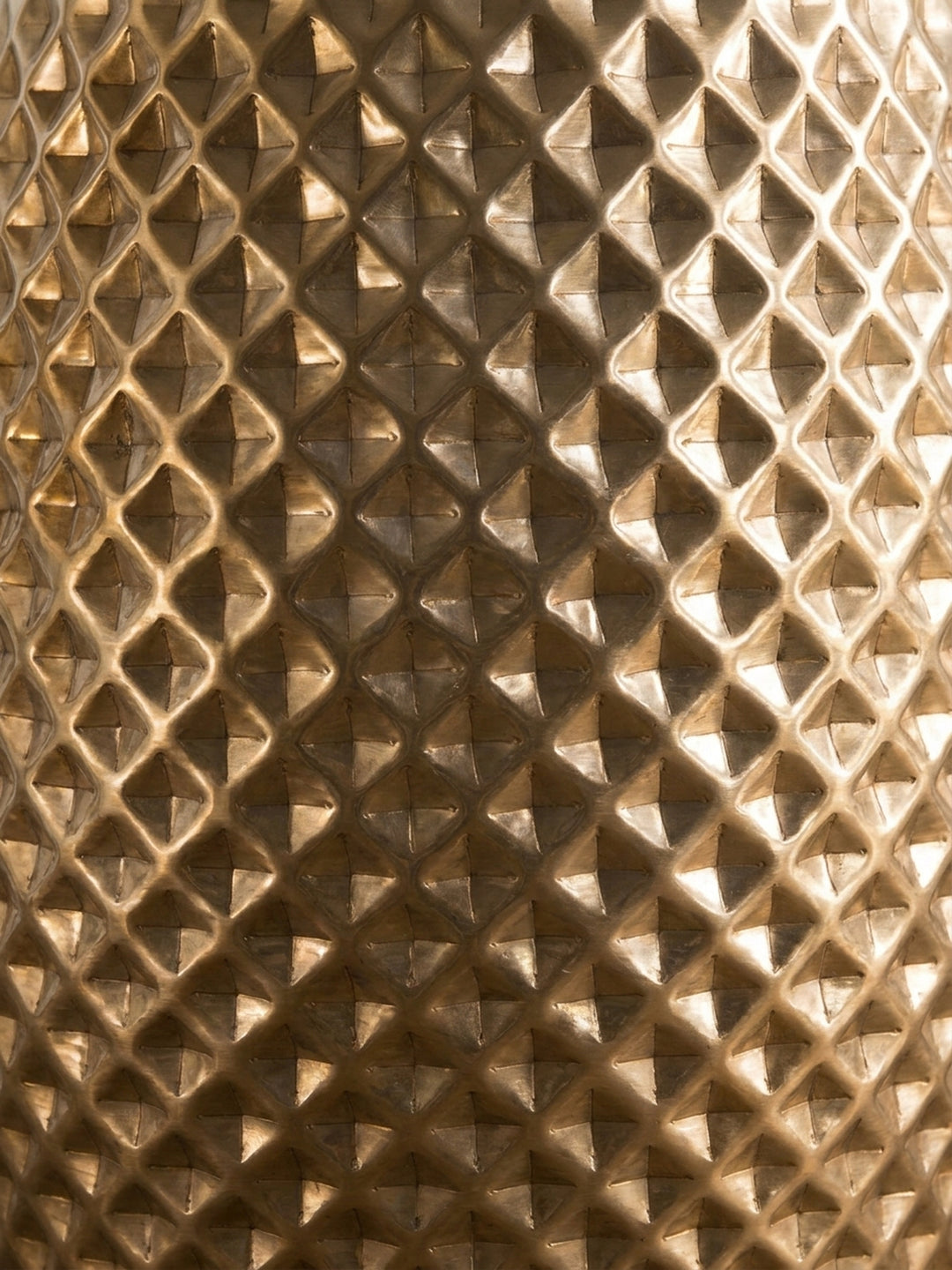 Technische Zeichnung des runden Beistelltisches mit genauen Maßangaben. Die Skizze verdeutlicht die kompakten Dimensionen von 32 cm Durchmesser und 42 cm Höhe des Metalltisches._