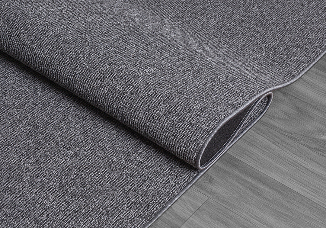 Niederflorteppich Anthrazit als Blickfang der Raumgestaltung aus Polyester aus der COLFOSCO Kollektion_