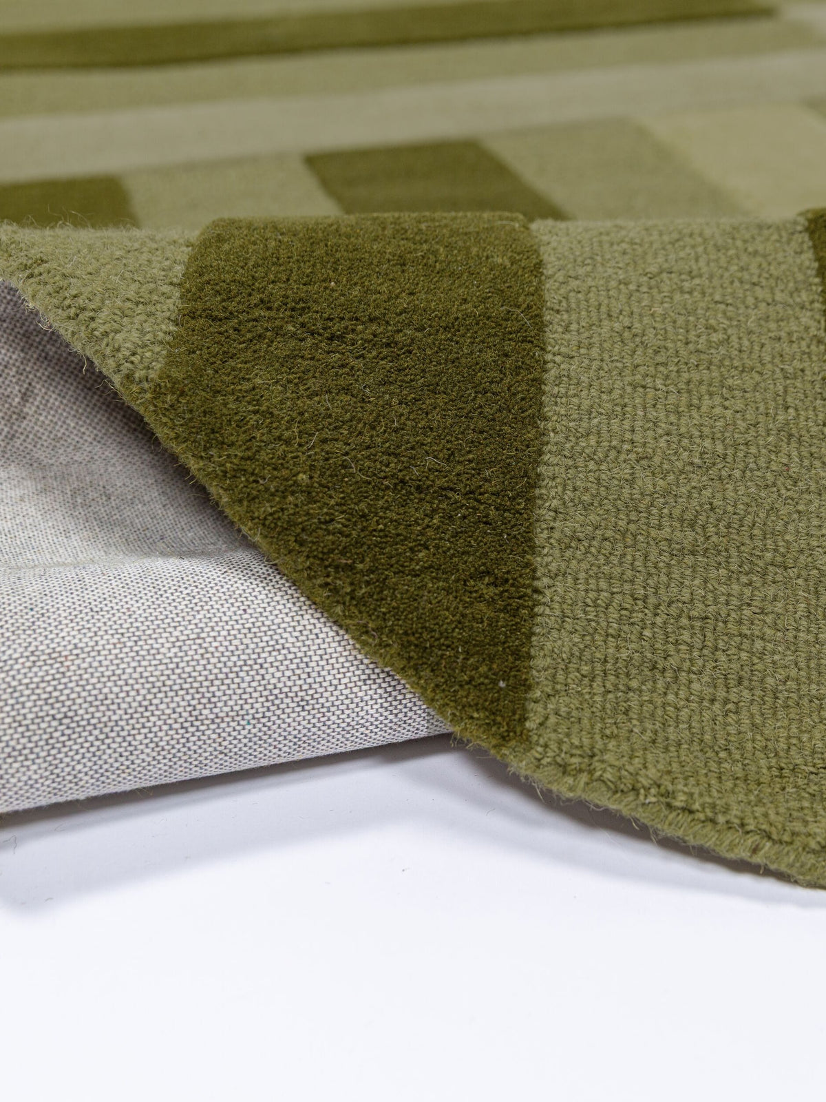 Teppich Olivgrün Wool Einrichtung Wohnidee Bodenbelag LUNAN_