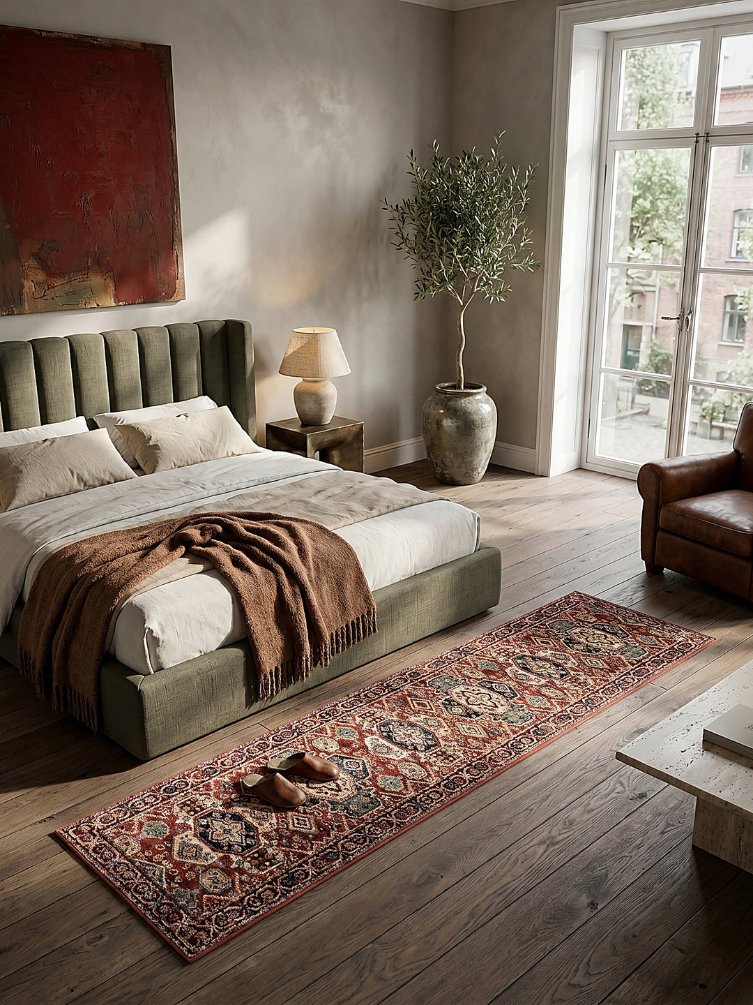 Teppich Rot Läufer im Wohnzimmer mit Couchtisch und Wohnaccessoires Wohnidee skandinavisch modern_