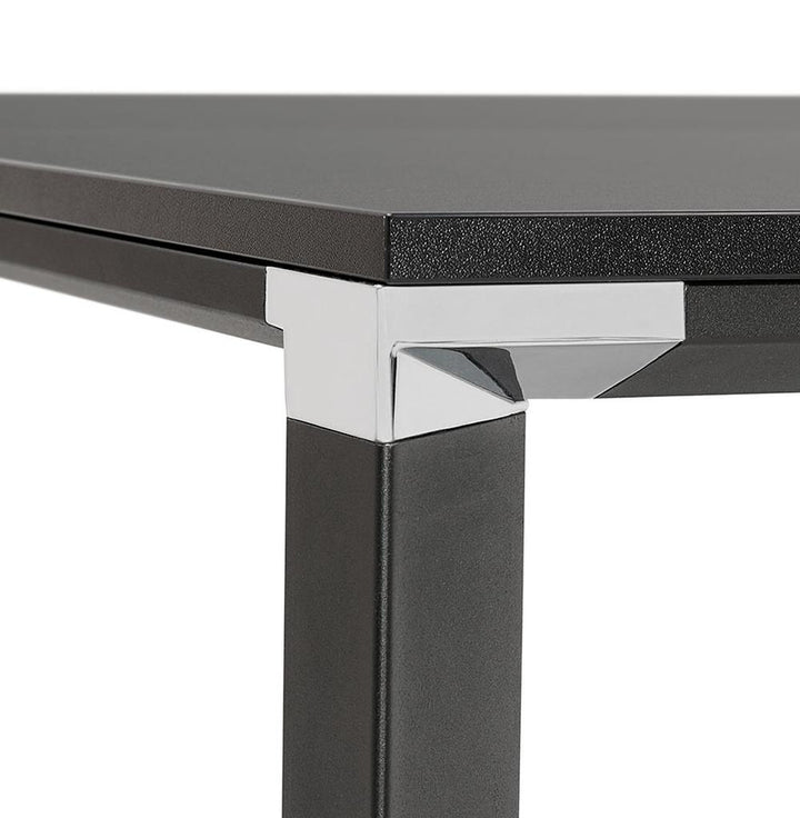 Bürotisch Nahaufnahme - Imposante schwarze Oberfläche - 74-5 cm Höhe - ergonomisches Design für repräsentative Arbeitsplätze - Kadima Design_