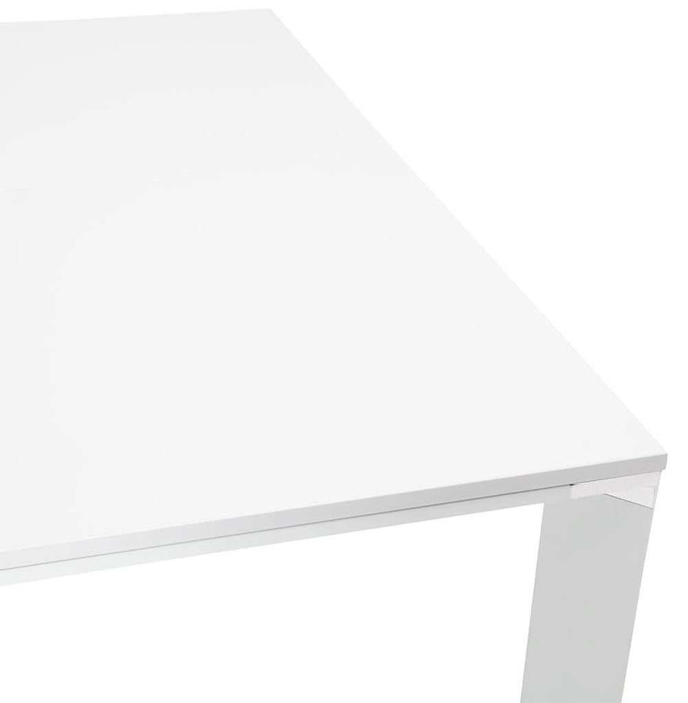 Schreibtisch Detailansicht - Hochwertige weiße MDF-Oberfläche - langlebige Materialien - einfach zu reinigen und zu pflegen - Kadima Design_