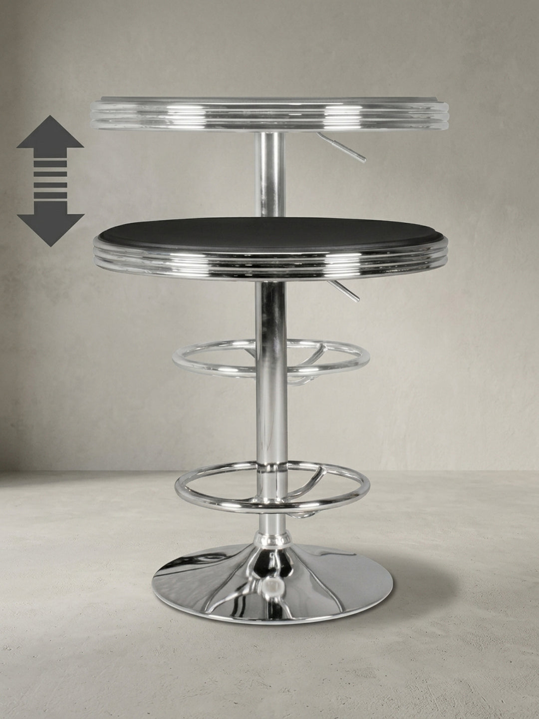 Seitenprofil des höhenverstellbaren Stehtisches. Deutlich erkennbar ist die schlanke Aluminiumsäule mit dem massiven Trompetenfuß, der dem schwarzen Diner-Tisch sicheren Stand verleiht._