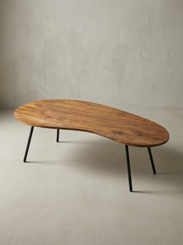 Technische Zeichnung des Nierentischs mit genauen Maßen: Länge 122 cm, Breite 63 cm, Gesamthöhe 36 cm. Skizze zeigt Bodenfreiheit von 33,5 cm und Plattenstärke von 2,6 cm._