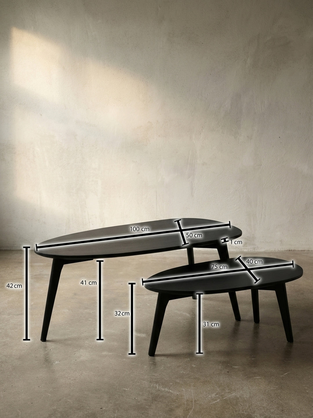 Technische Skizze des schwarzen Couchtisch-Sets mit genauen Maßen: großer Tisch 100x42x50 cm, kleiner Tisch 75x32x40 cm für die Raumplanung._