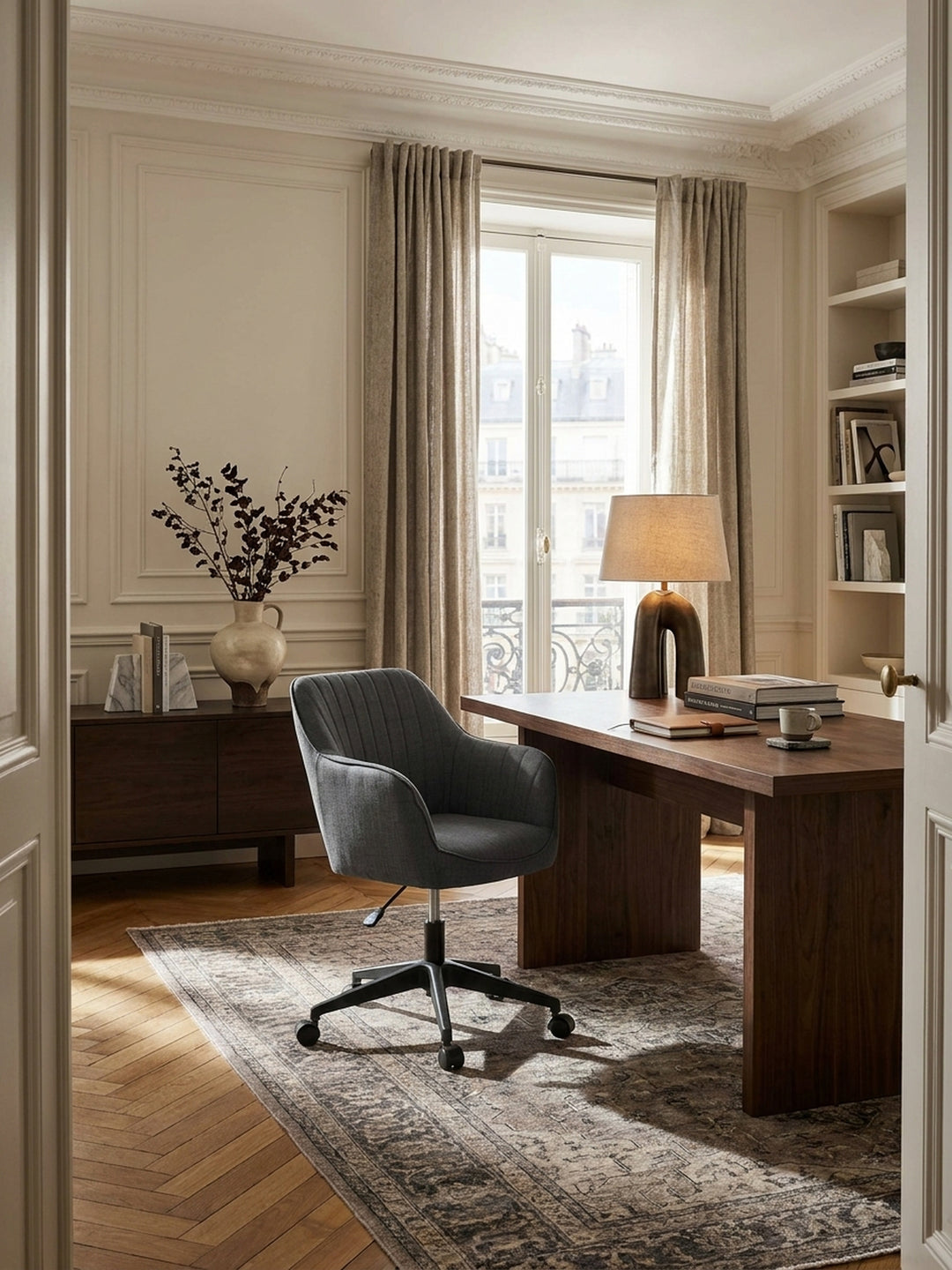 Bürostuhl Stoff anthrazit 65x65x90 cm in modernem Home Office Einrichtung Design Möbel mit Rollen und Armlehnen hochwertig modern stilvoll einrichten Wohnen Interior Zuhause Wohnzimmer_