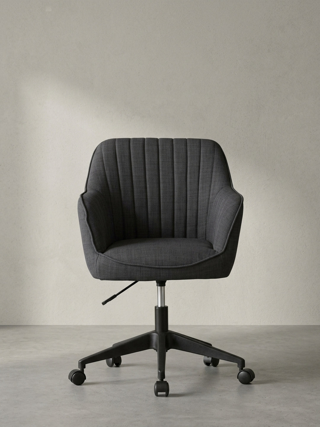 Bürostuhl aus Stoff mit Rollen und Armlehnen 65x65x90 cm Design Möbel Premium Qualität modern Home Office Einrichtung stilvoll Wohnen Interior Zuhause Wohnzimmer hochwertig elegant robust_