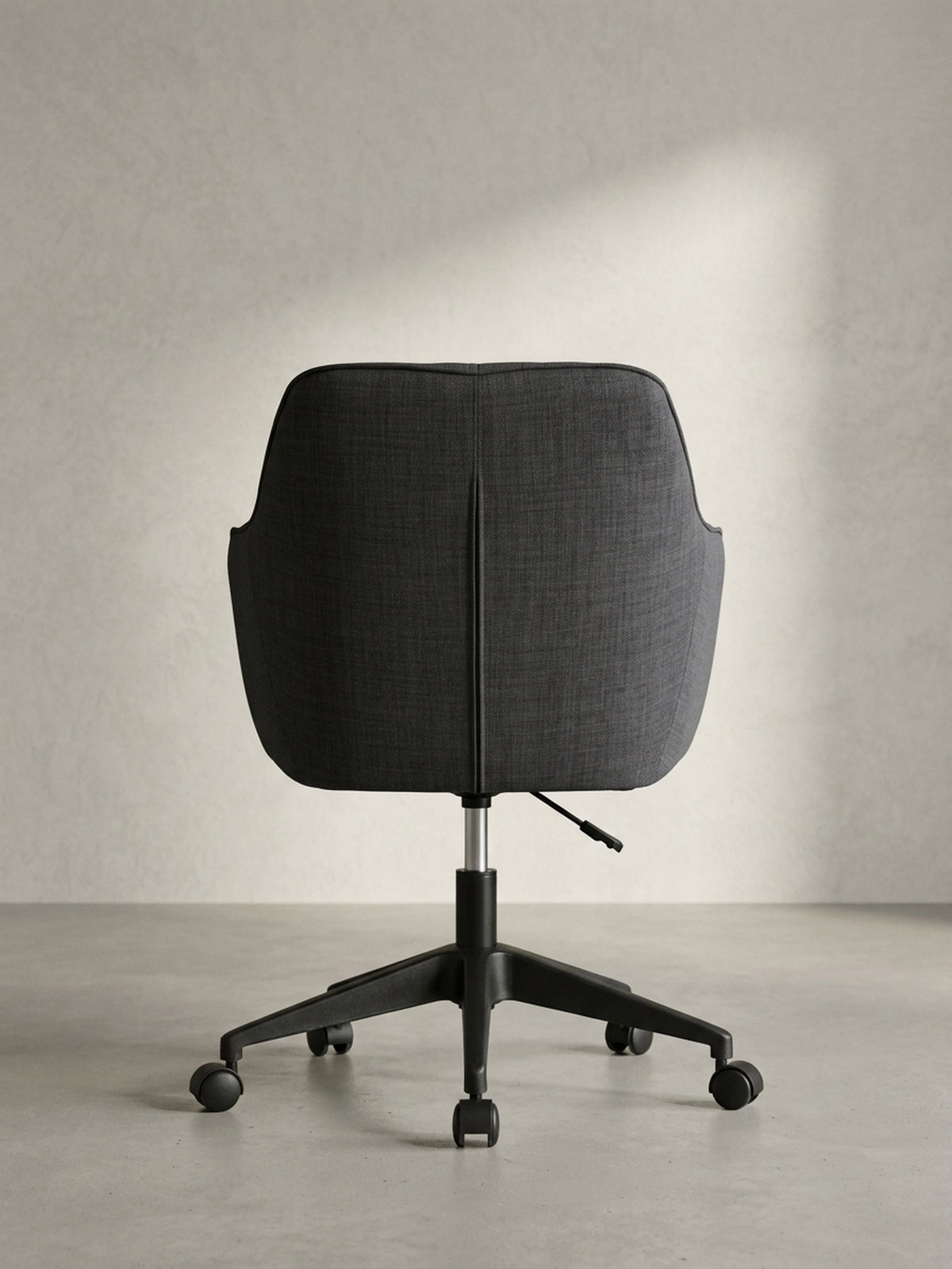 Bürostuhl Stoff anthrazit 65x65x90 cm robust langlebig mit Rollen und Armlehnen Möbel Wohnen Design Einrichtung modern Premium Home Office Interior Zuhause Wohnzimmer hochwertig elegant_