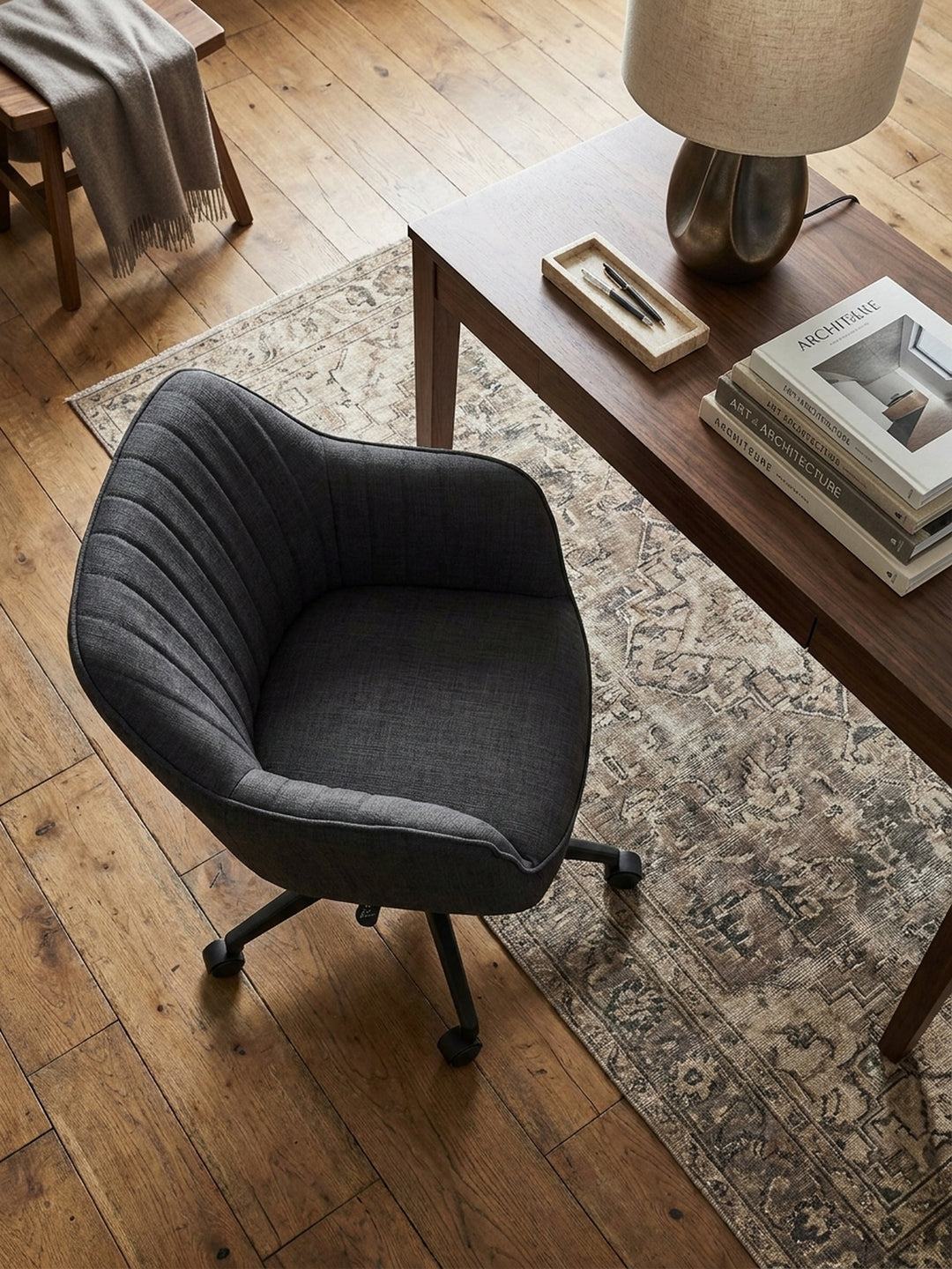 Bürostuhl Stoff anthrazit 65x65x90 cm Wohnidee Home Office Einrichtungsidee stilvoll kombinieren mit Rollen und Armlehnen Design Möbel Inspiration Wohnen Interior Zuhause Wohnzimmer modern_