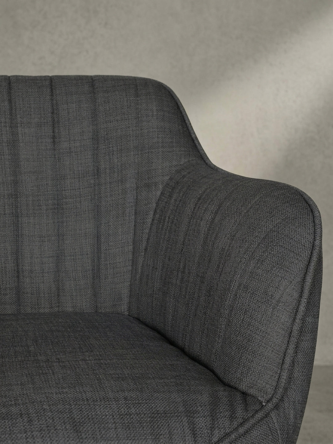 Bürostuhl aus Stoff anthrazit 65x65x90 cm mit Rollen und Armlehnen Design Möbel Einrichtung modern stilvoll robust hochwertig Premium Home Office Wohnen Interior Zuhause Wohnzimmer elegant_
