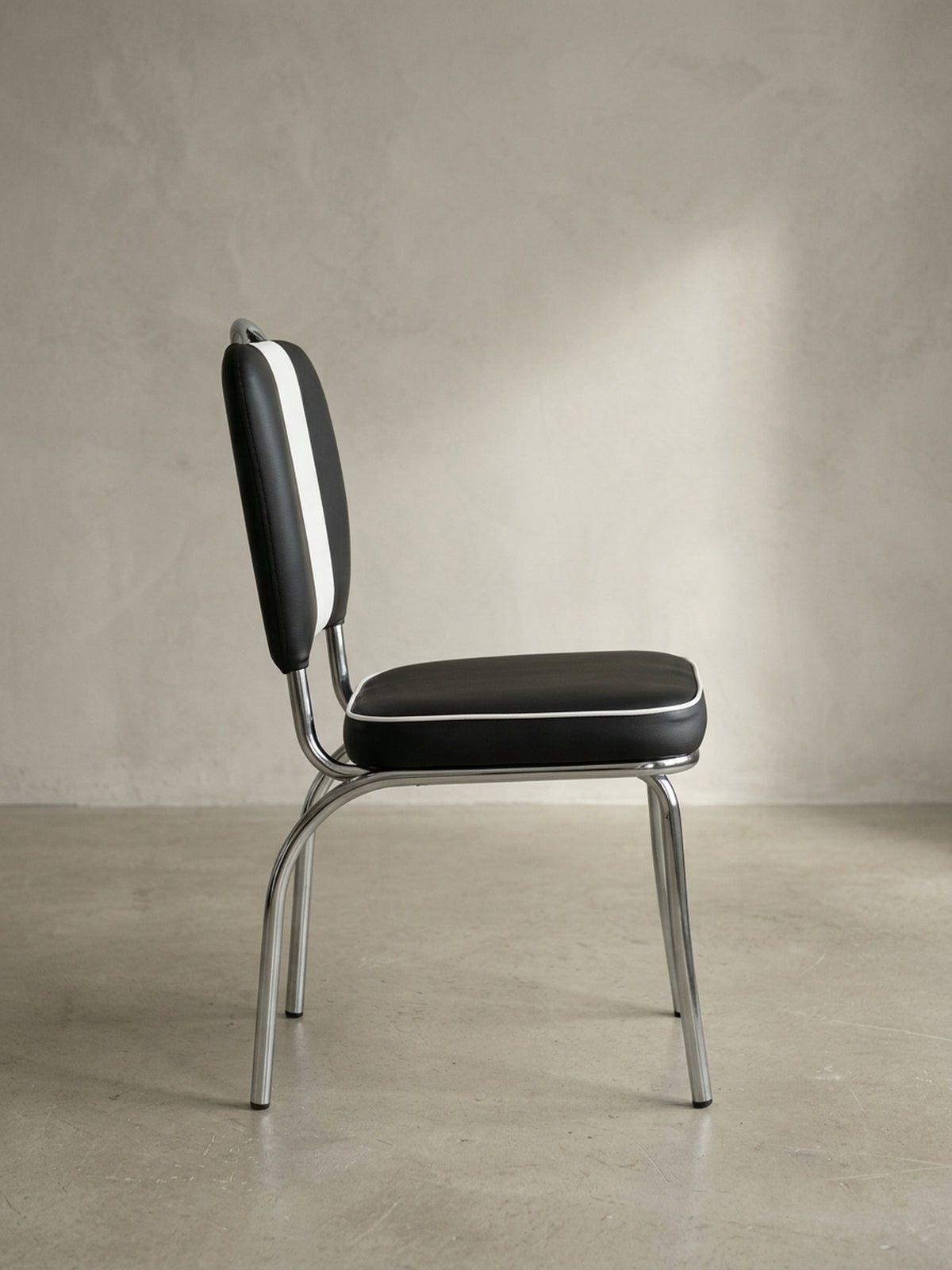 Esszimmerstuhl Kunstleder schwarz 47x45x90 cm robust langlebig mit Polsterung Möbel Wohnen Design Einrichtung modern Premium Interior Zuhause Wohnzimmer hochwertig elegant stilvoll_