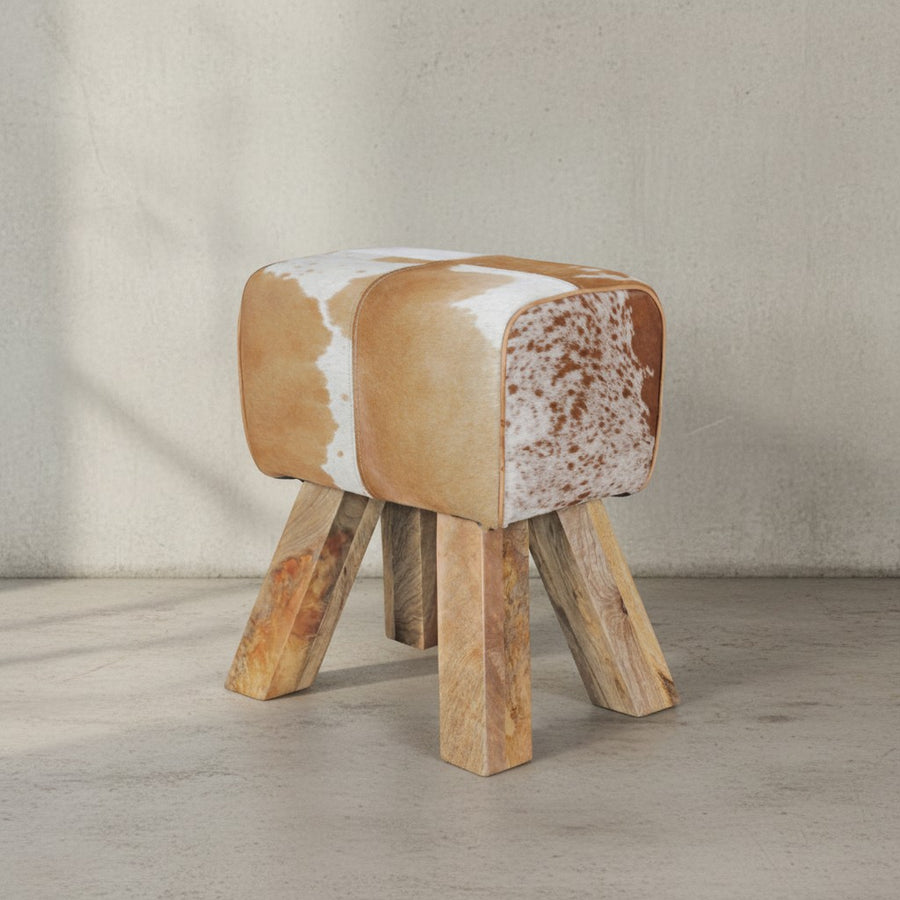 Ziegenfell-Sitzhocker_ Moderner Landhausstil_ Haarleder - Komfortabel &amp; Stilvoll - KADIMA DESIGN_Farbe_ Braun_ Material_ Tierfell_ Größe_ 40x30x47 cm_