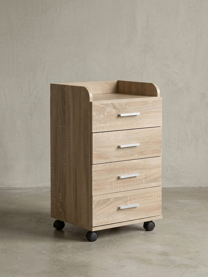 Moderner Rollcontainer in heller Eichenoptik auf weißem Hintergrund. Der freistehende Schubladenschrank mit vier Fächern und Ablagefläche besticht durch funktionales Design._