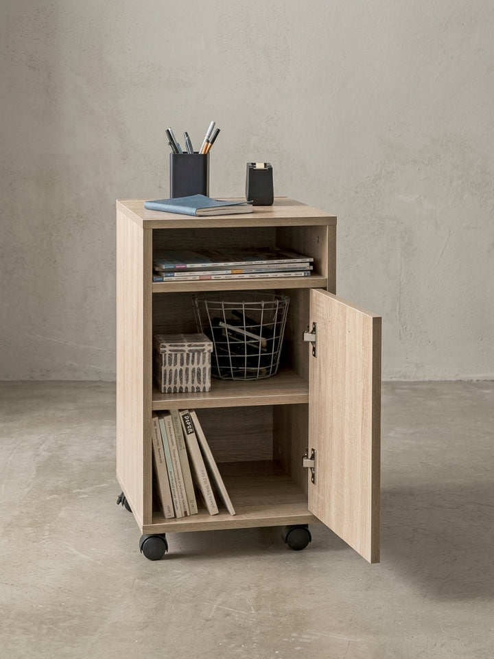 Alternative Perspektive des schmalen Bürocontainers in Eichenoptik. Das 33cm breite Kastenmöbel lässt sich dank kompakter Abmessungen platzsparend unter dem Schreibtisch verstauen._