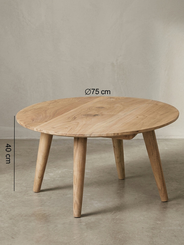 Detailansicht Couchtisch aus honigfarbenem Akazie-Massivholz zeigt Verarbeitung und Materialqualität 75x75x40 cm_