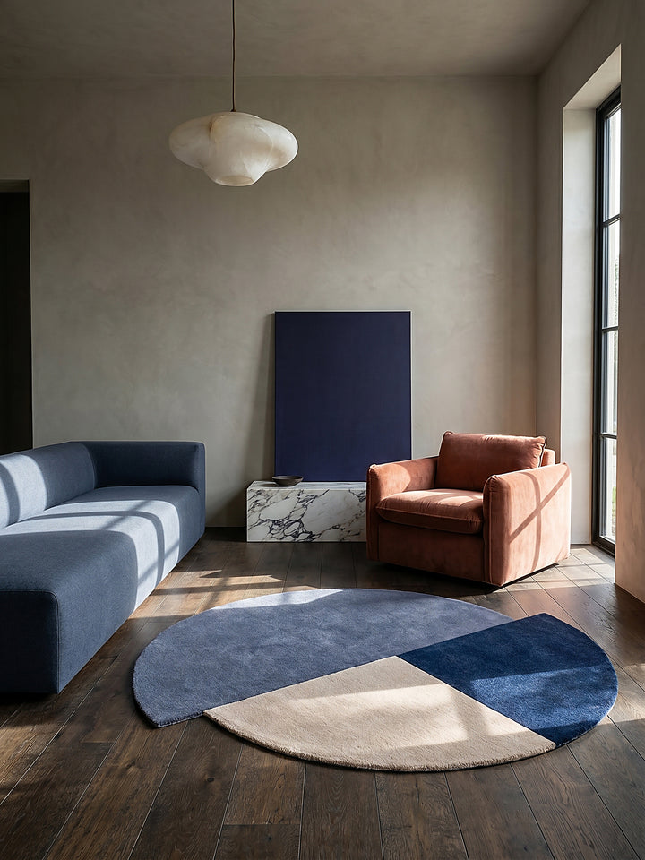 Teppich Blau-Beige rund im modernen Wohnzimmer Einrichtungsidee_