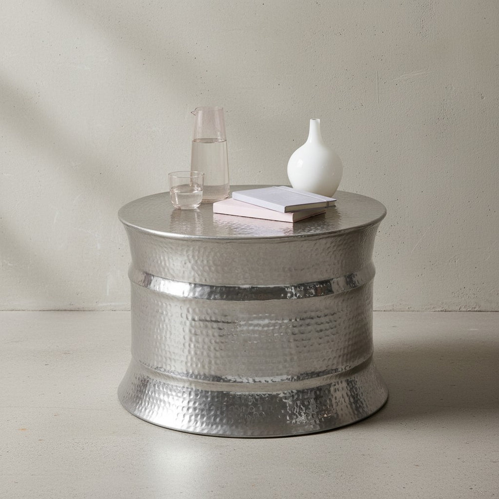 Runder orientalischer Couchtisch ENNS_ Aluminium_ Hammerschlag Look_ Handgefertigt_ Stabilität_ Langlebigkeit - KADIMA DESIGN_Farbe_ Silber_ Größe_ 62x62x41 cm_