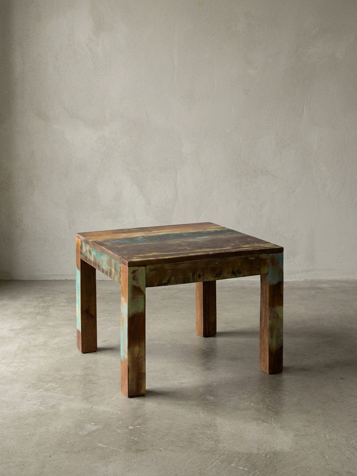 Maßzeichnung des quadratischen Couchtisches aus Mangoholz. Die exakten Abmessungen von 60 cm Länge, 60 cm Breite und 47 cm Höhe bieten eine präzise Grundlage für die perfekte räumliche_