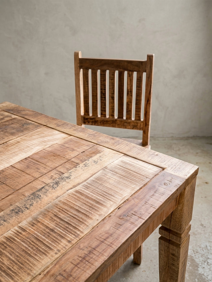 Technische Zeichnung des Esszimmertisches mit genauen Maßen: Länge 120 cm, Breite 70 cm, Höhe 76 cm. Skizze zeigt die 8x8 cm starken Beine und 65 cm Höhe bis zur Tischunterkante._