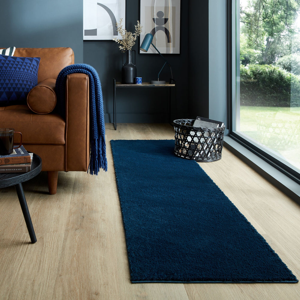 Samtweicher Teppich aus 100% recyceltem Material_Blau_Läufer_