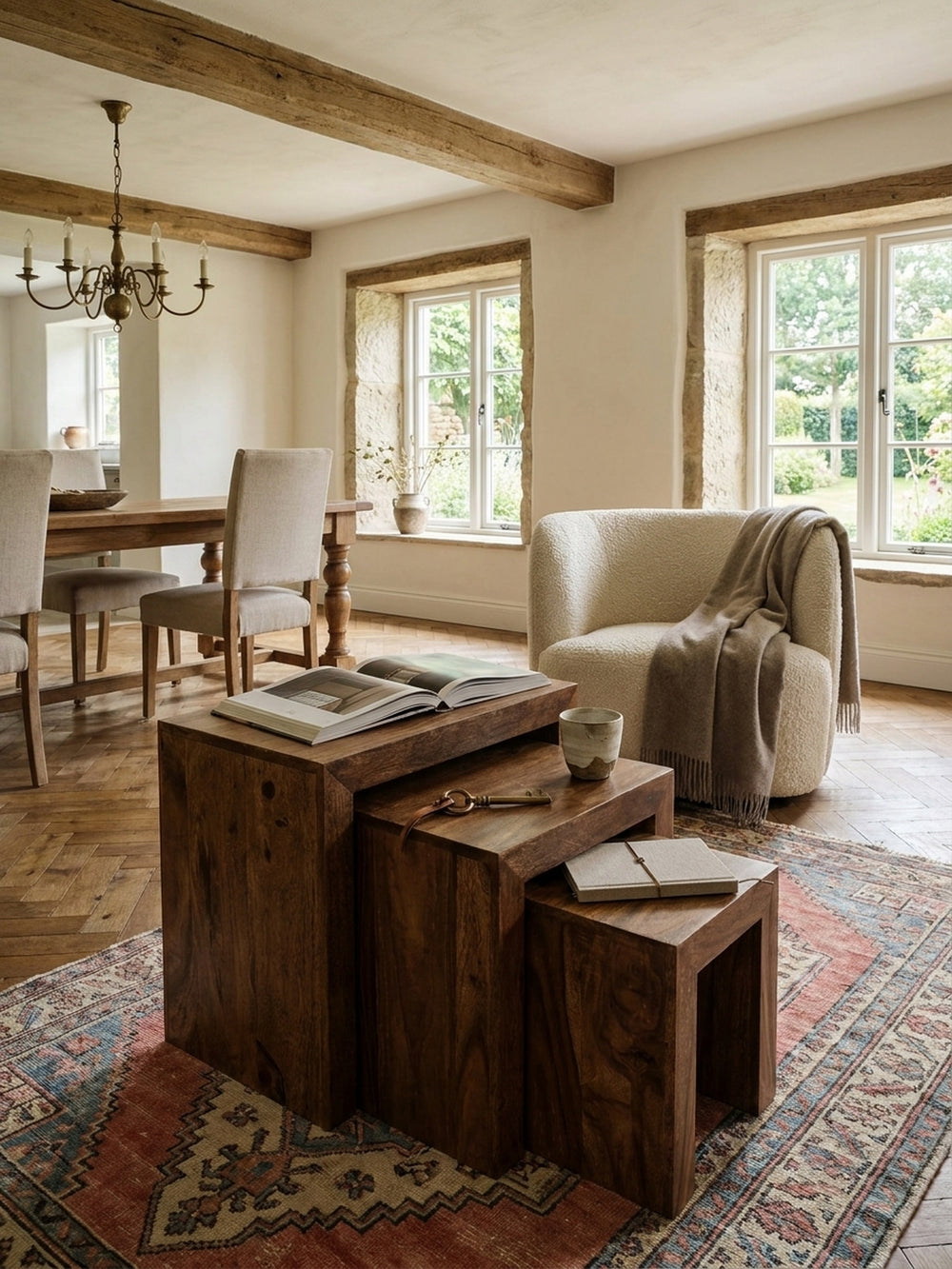 Satztische Akazie Massivholz braun 30x45x50 cm kombiniert mit passenden Möbeln Wohnzimmer Einrichtungsidee Möbelensemble harmonisch Wohnen Interior Zuhause Design modern hochwertig elegant_