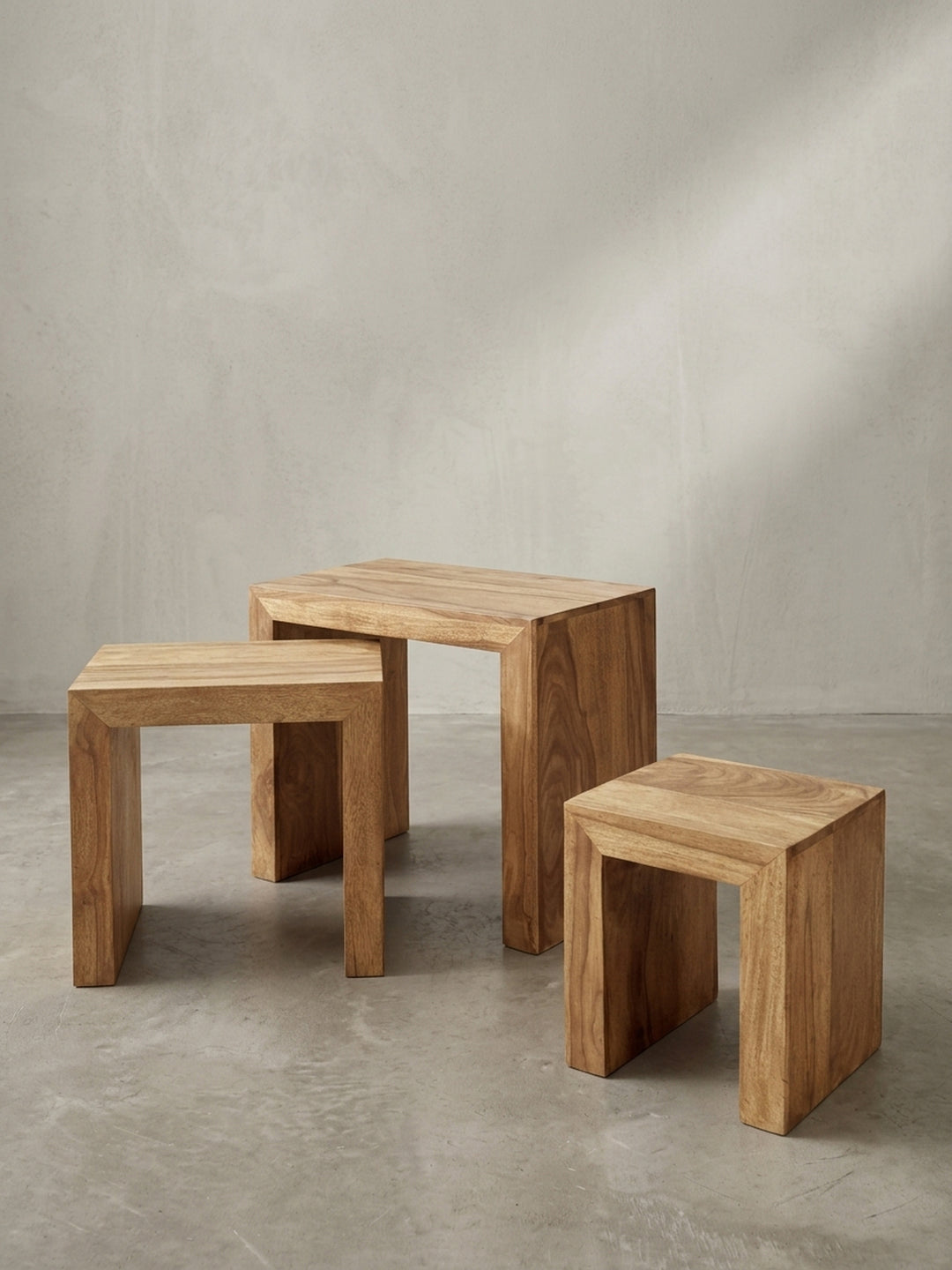 Satztische aus honigfarbenem Akazie-Massivholz 30x45x50 cm Design Möbel Premium Qualität modern Wohnzimmer Einrichtung stilvoll Wohnen Interior Zuhause hochwertig elegant robust langlebig_