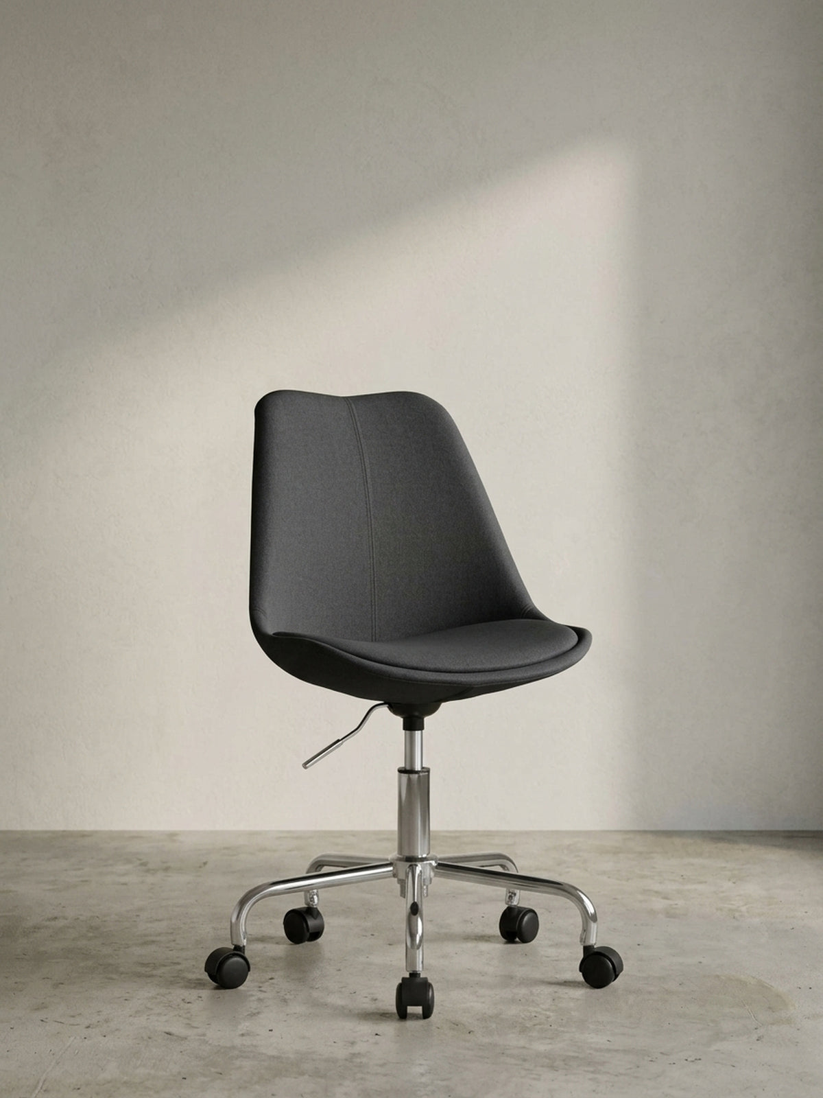 Bürostuhl Eiche Massivholz schwarz 65x65x94 cm mit Rollen und Drehfunktion für Home Office Design Möbel modern hochwertig stilvoll robust langlebig Wohnen Einrichtung Interior Zuhause