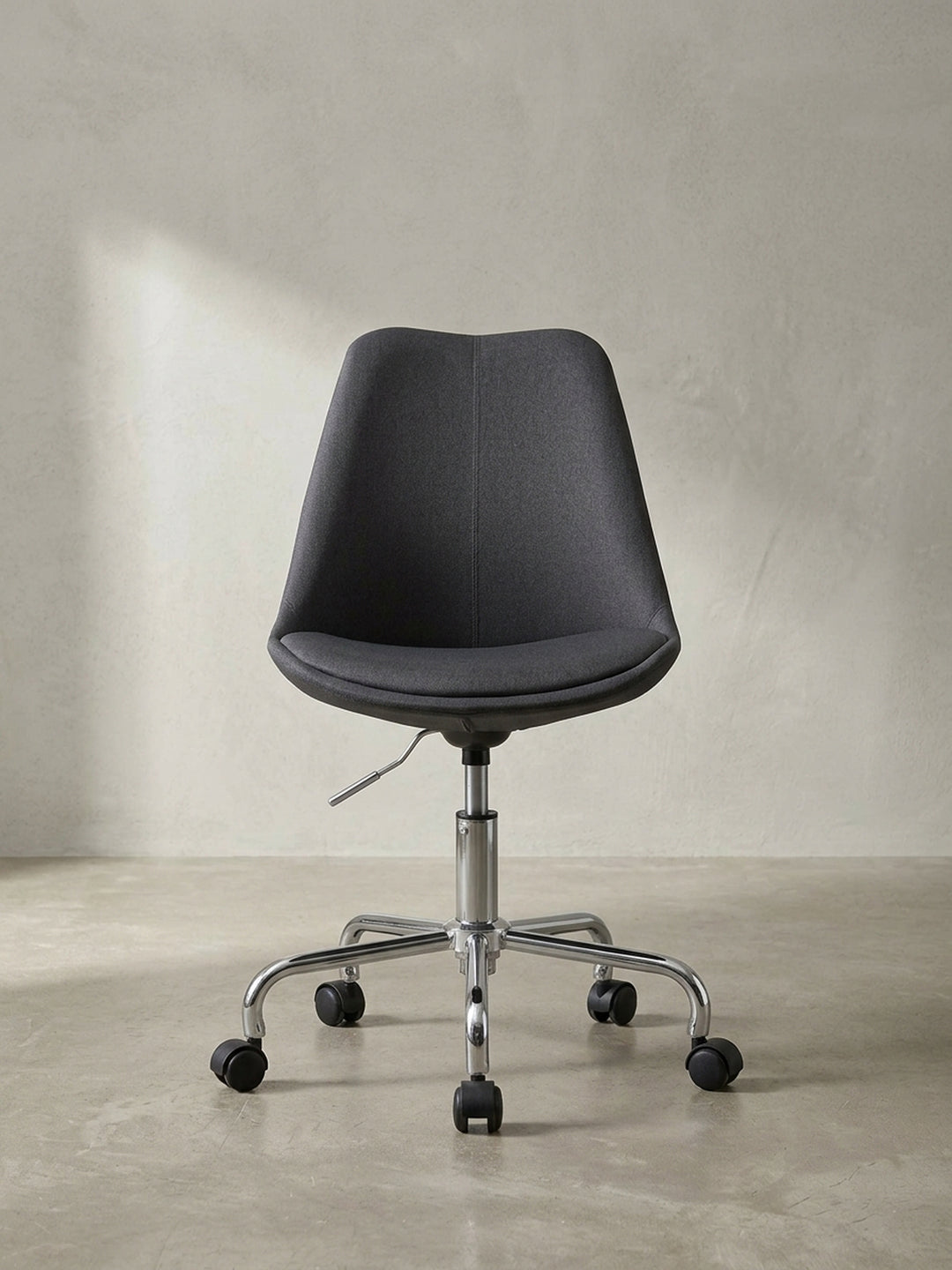 Bürostuhl aus natürlicher Eiche massiv mit Rollen und Drehfunktion 65x65x94 cm Design Möbel Premium Qualität modern Home Office Einrichtung stilvoll Wohnen Interior Zuhause Wohnzimmer_