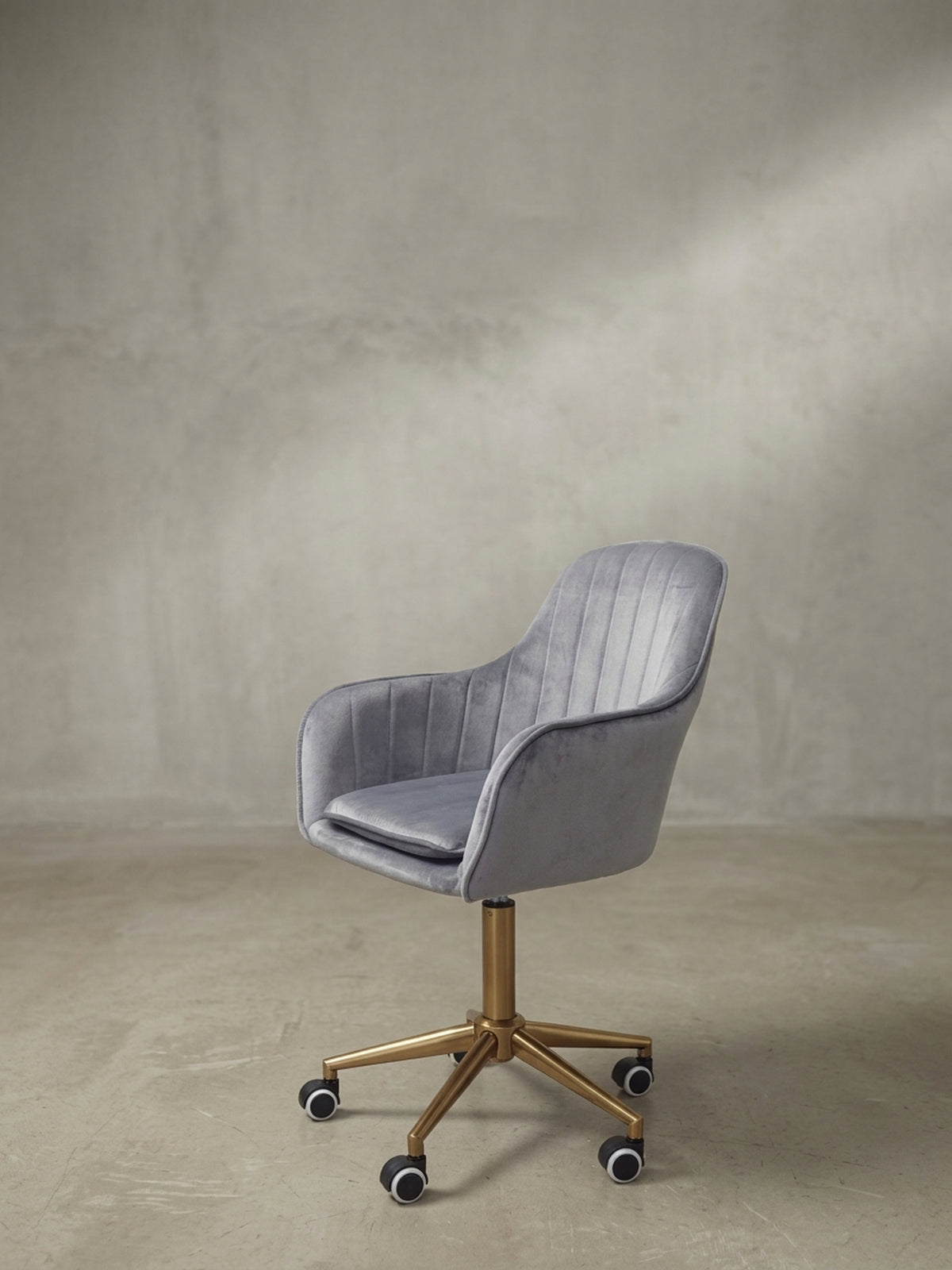 Bürostuhl 54x52x105 cm Samt grau mit Rollen und Höhenverstellung Möbel Design Wohnzimmer Esszimmer Schlafzimmer modern hochwertig elegant Home Office Wohnen Einrichtung Interior Zuhause