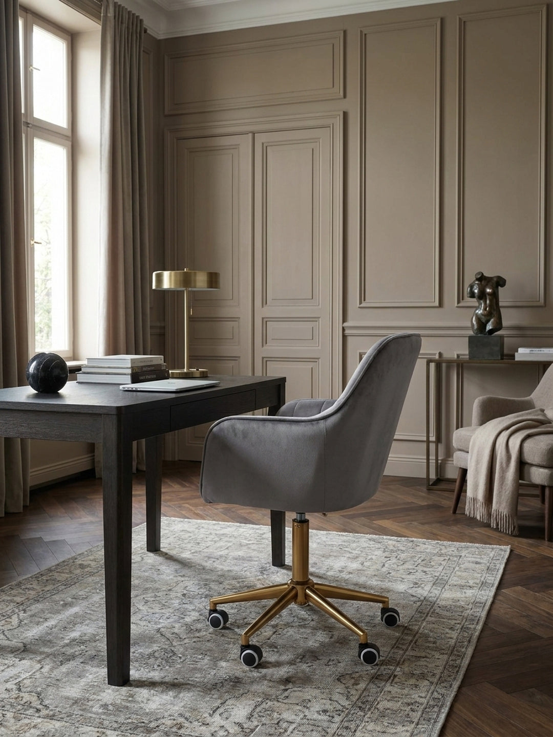 Bürostuhl Samt grau 54x52x105 cm kombiniert mit passenden Möbeln Home Office Einrichtungsidee Möbelensemble mit Rollen und Höhenverstellung harmonisch Wohnen Interior Zuhause Design_