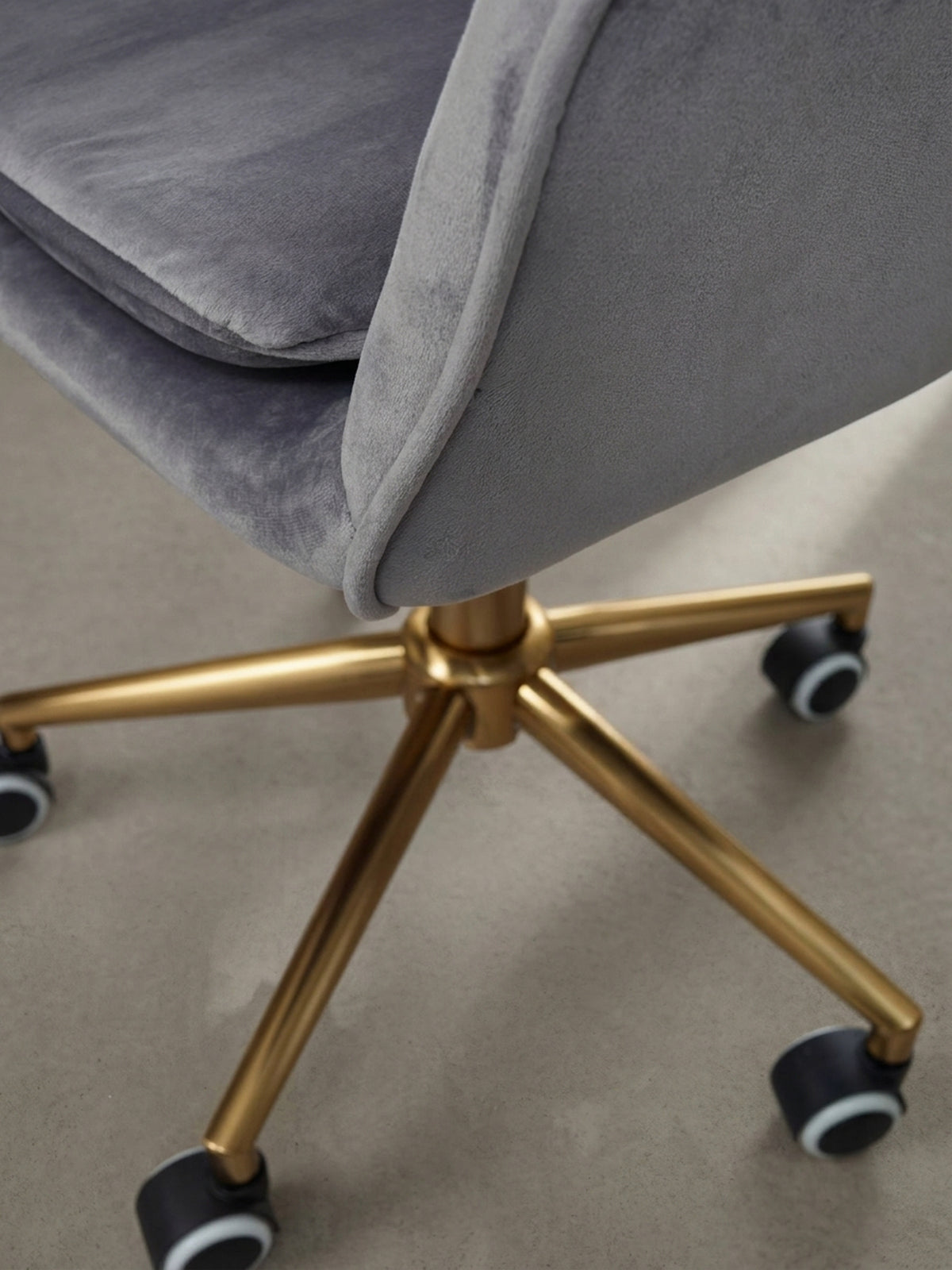 Bürostuhl Samt grau mit Rollen und Höhenverstellung 54x52x105 cm modern Design Möbel hochwertig Home Office Wohnzimmer Einrichtung Inspiration Wohnen Interior Zuhause elegant stilvoll