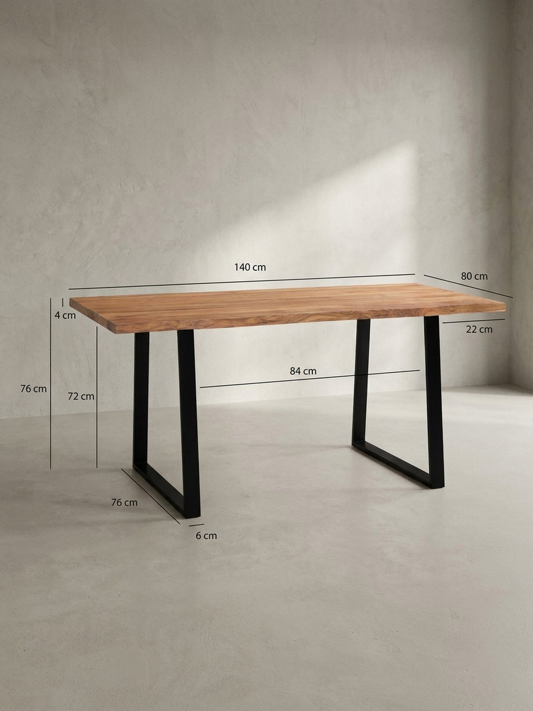 Technisches Maßbild des Schreibtisches aus Akazienholz, das die genauen Abmessungen von 140x80x76 cm für die perfekte Raumplanung darstellt._